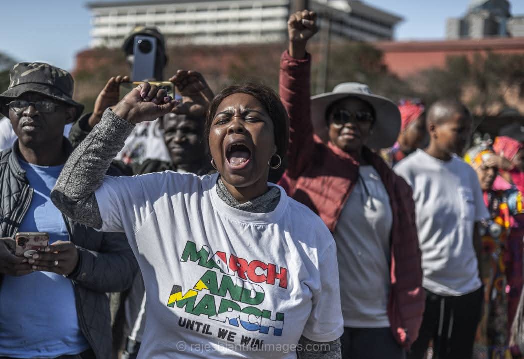 Thousands leave South Africa amid xenophobic unrest